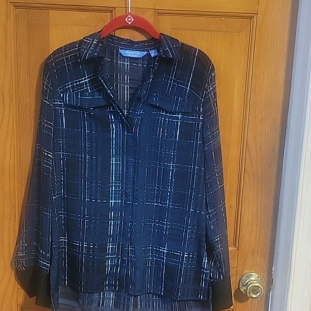 Simply Vera Sheer button Down shirt. Size women's small. Blue white and black.